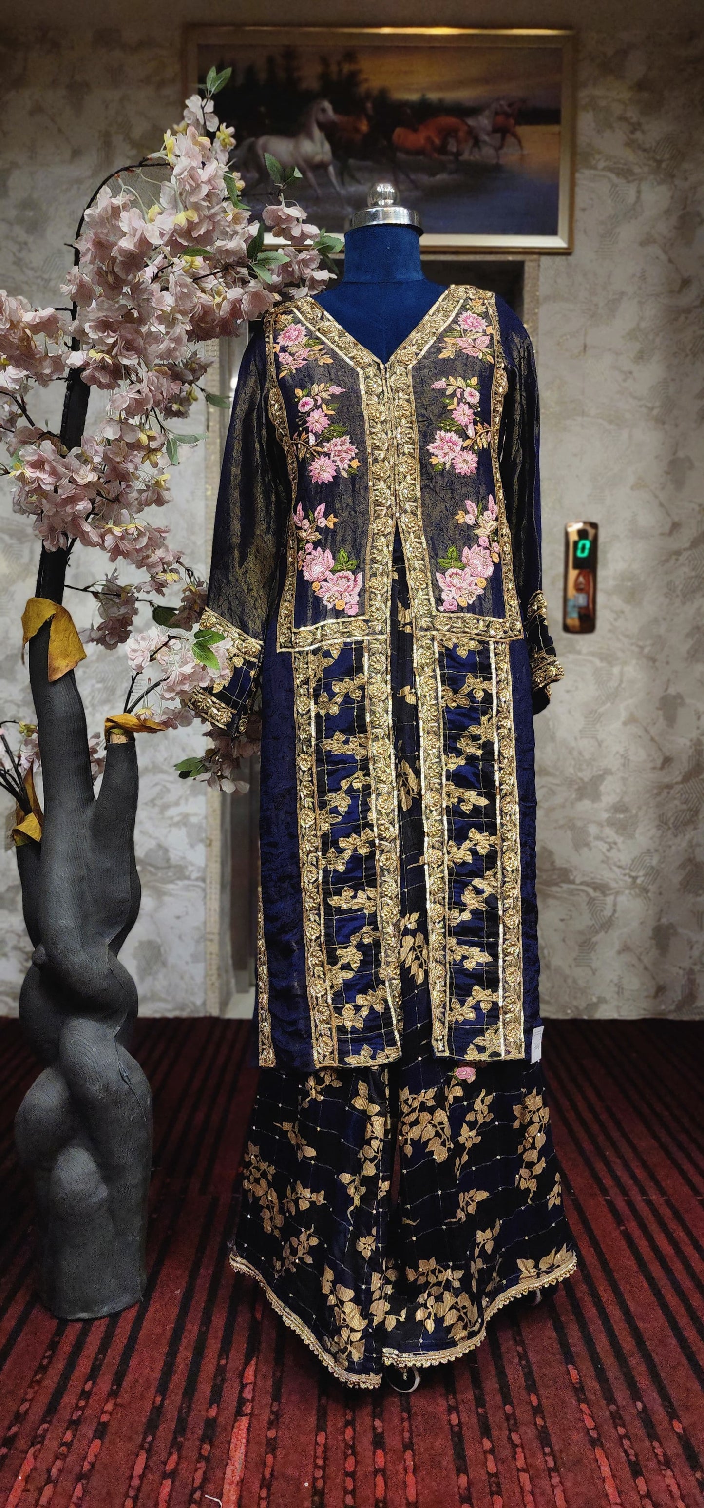 Pakistani suit (M)