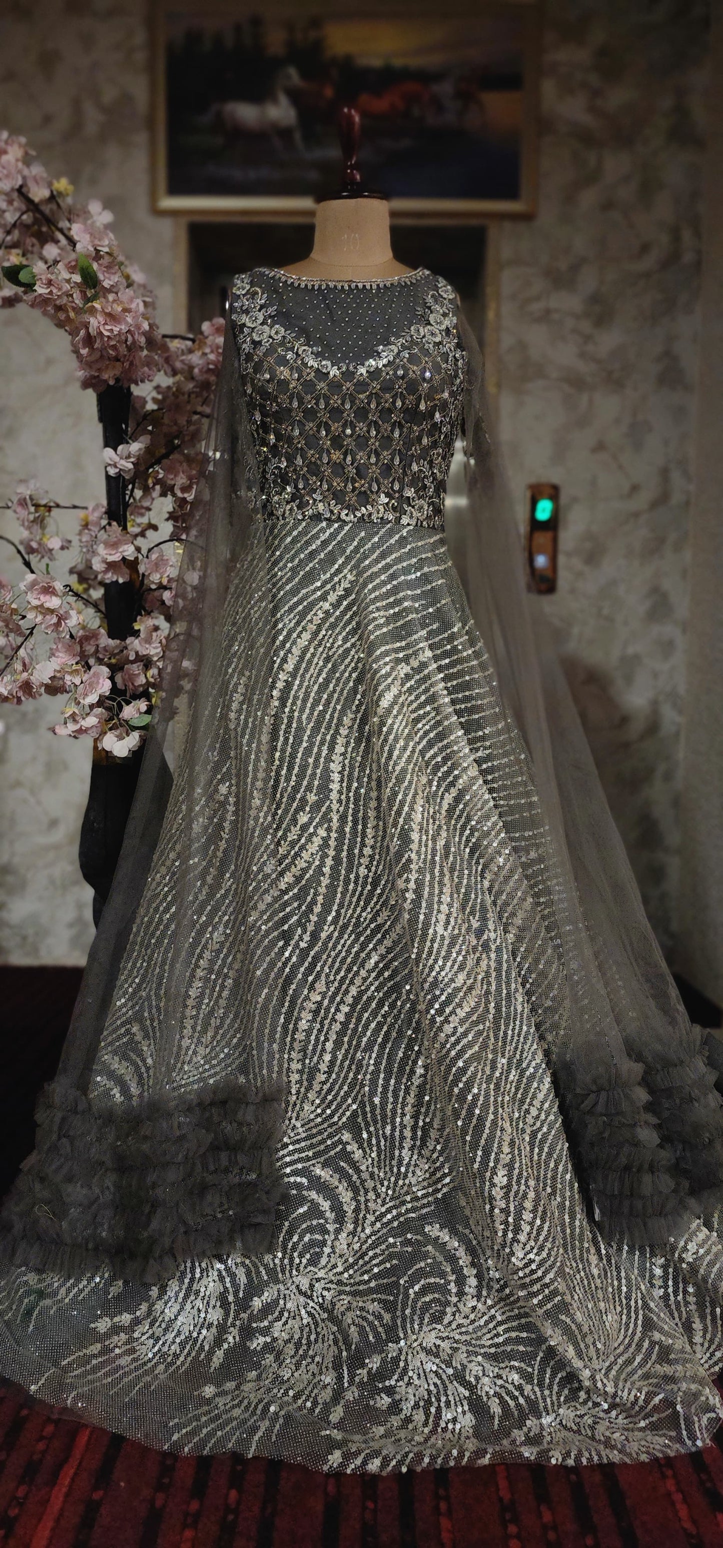 Gown (F001UA)