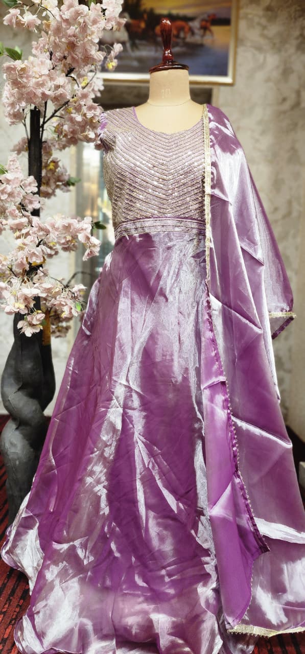 Gown (G01IV)