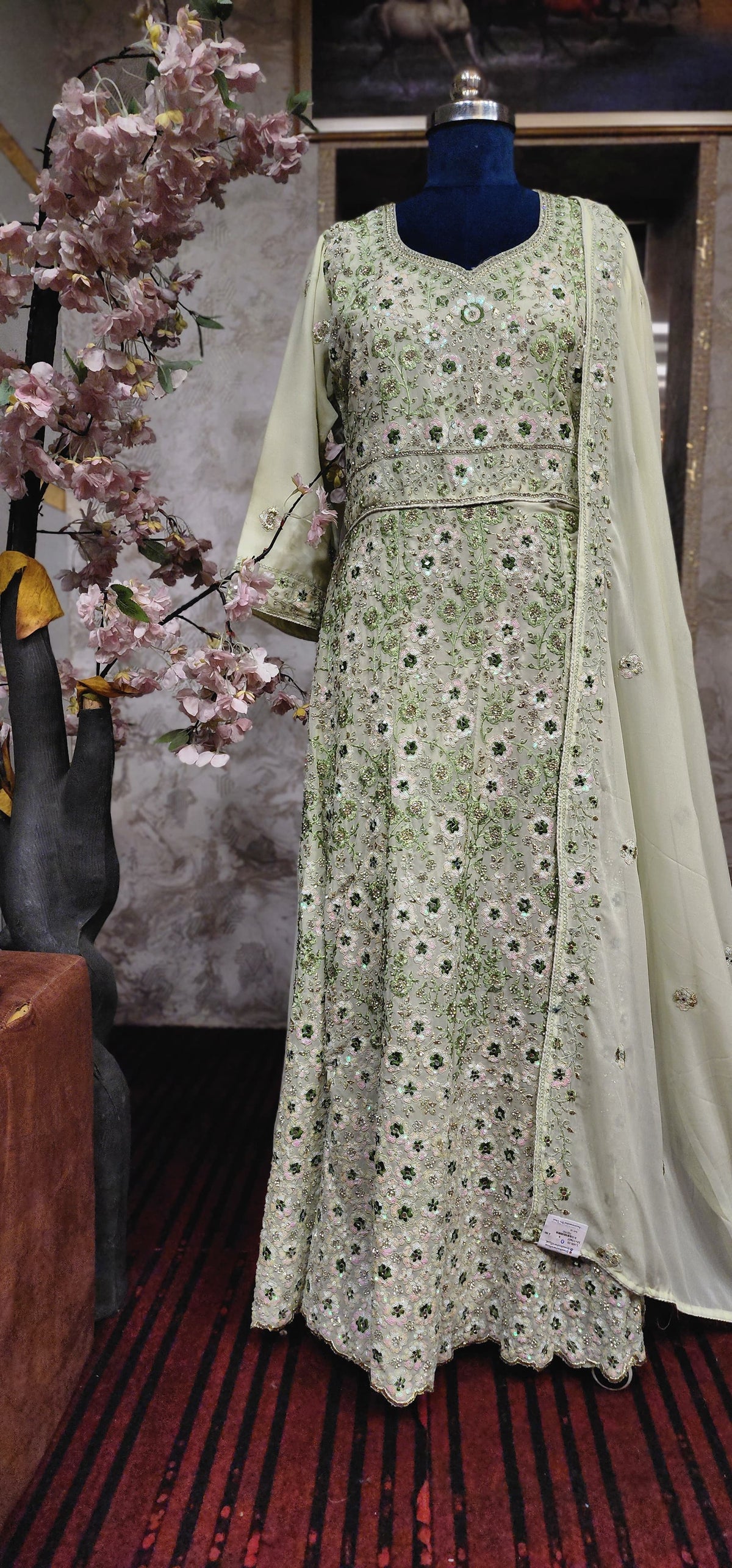 Dress (F001N0)