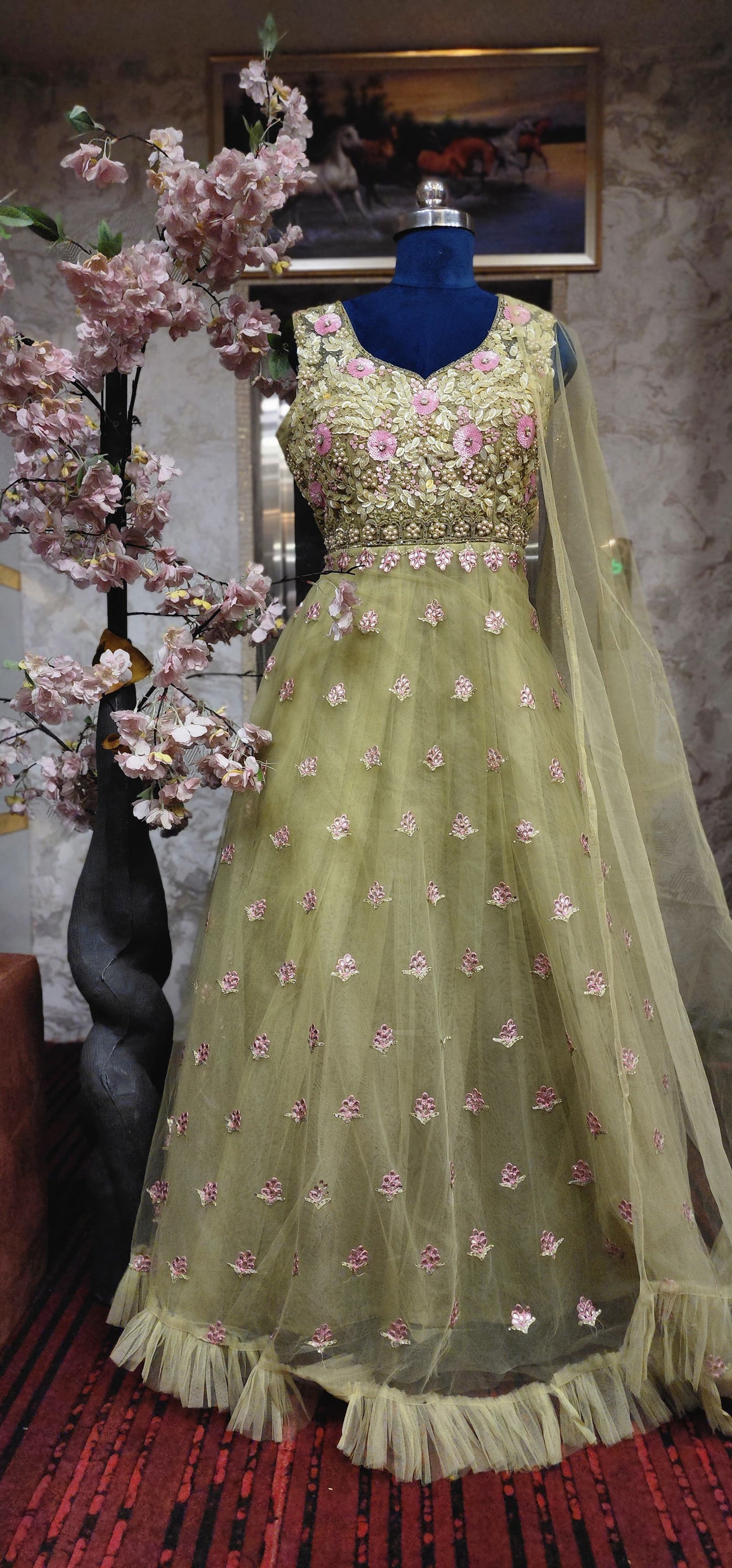 Gown (F001CJ)