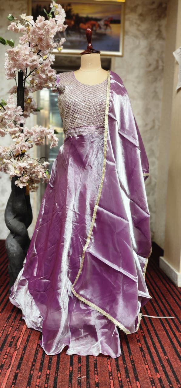 Gown (G01IV)