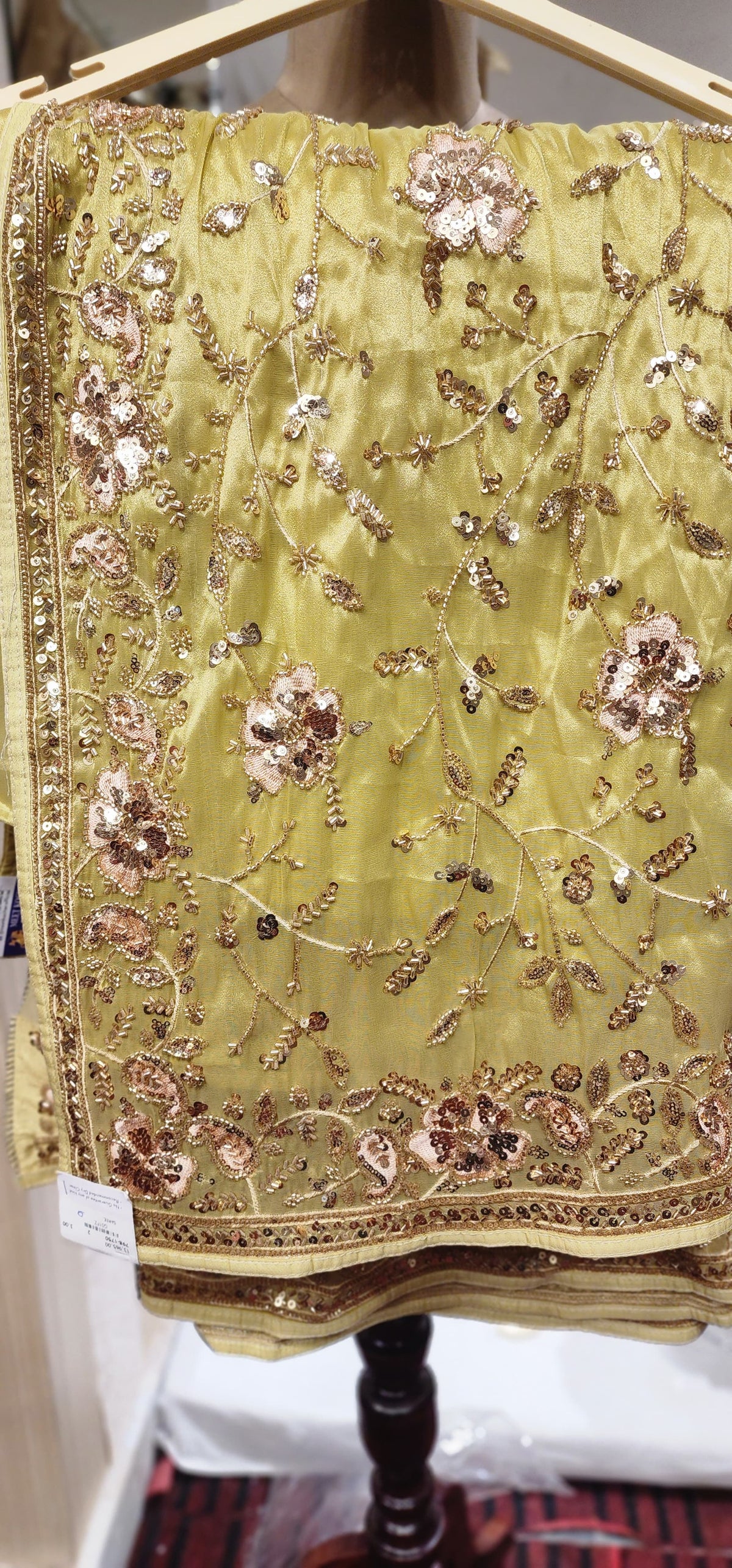 Saree (G01FZ)