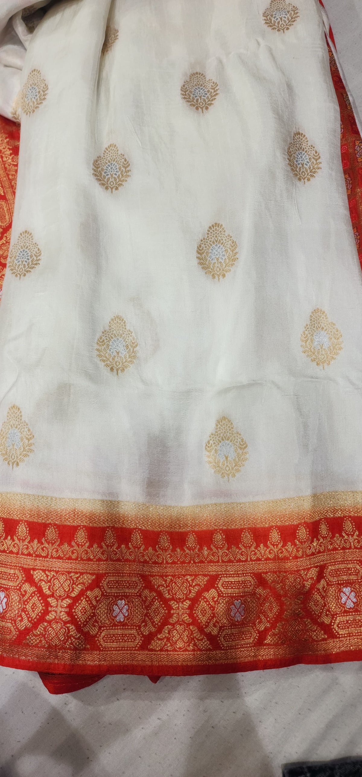 Saree (G000LM)