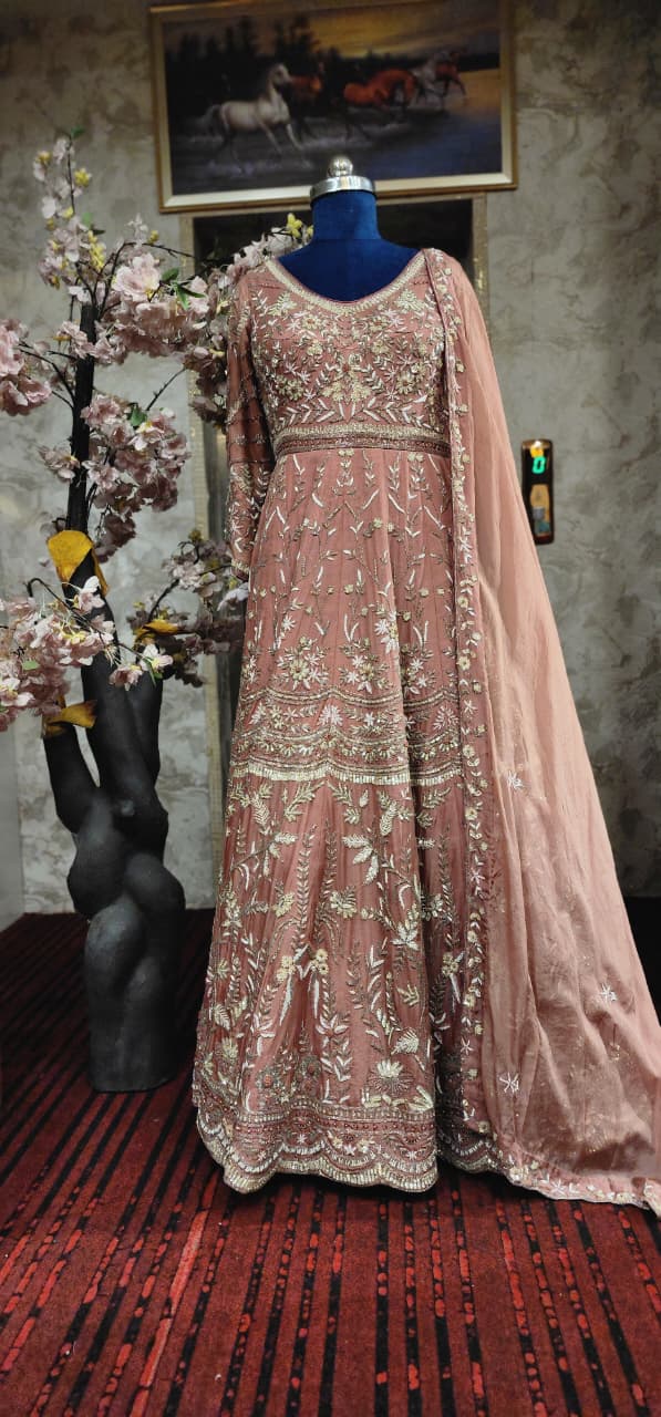 Gown (M)