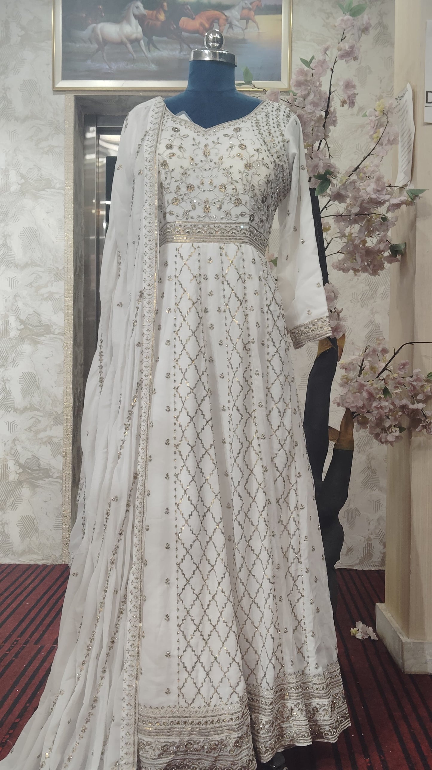 Gown (702673)