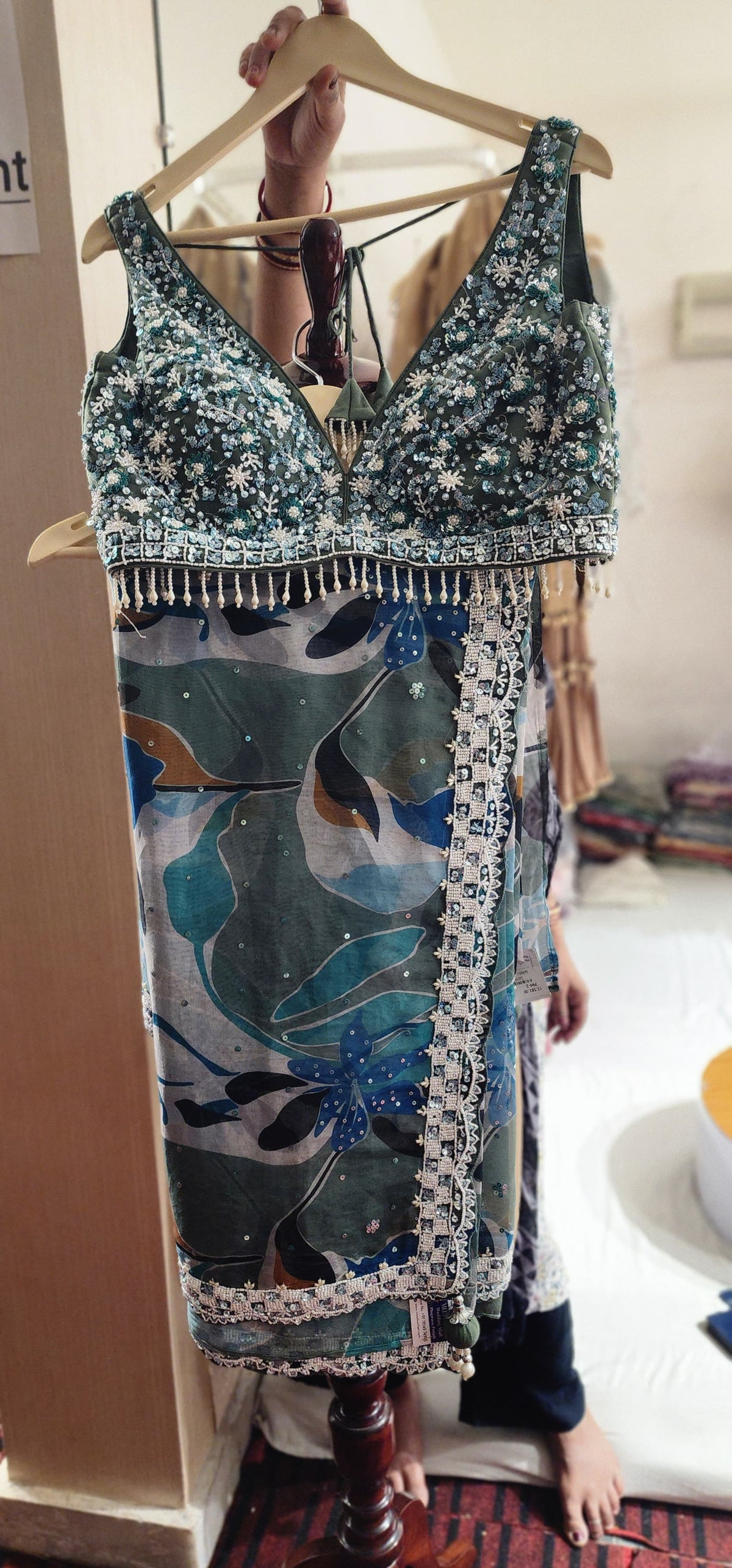 Saree (G01HX)