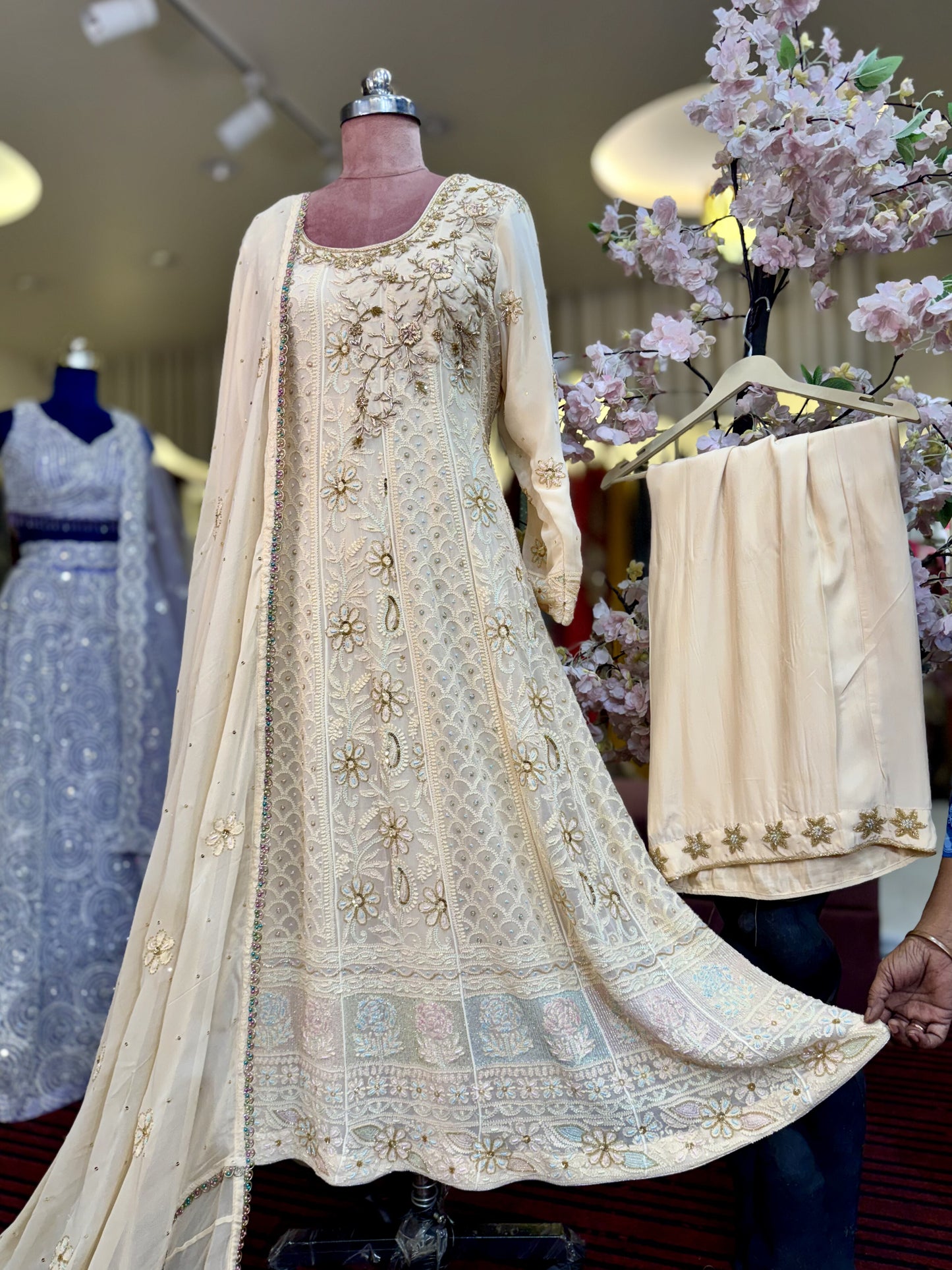 Anarkali suit (M)