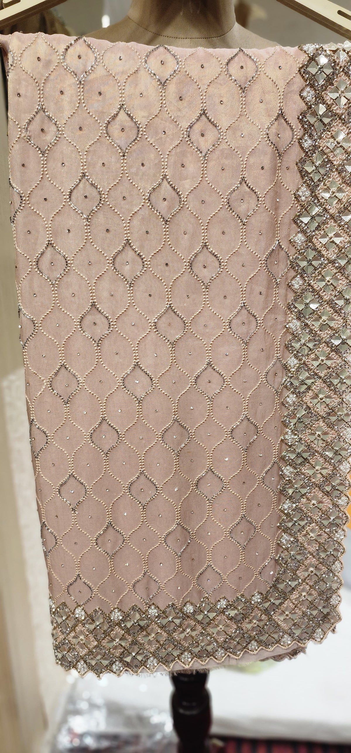 Saree (G01D0)