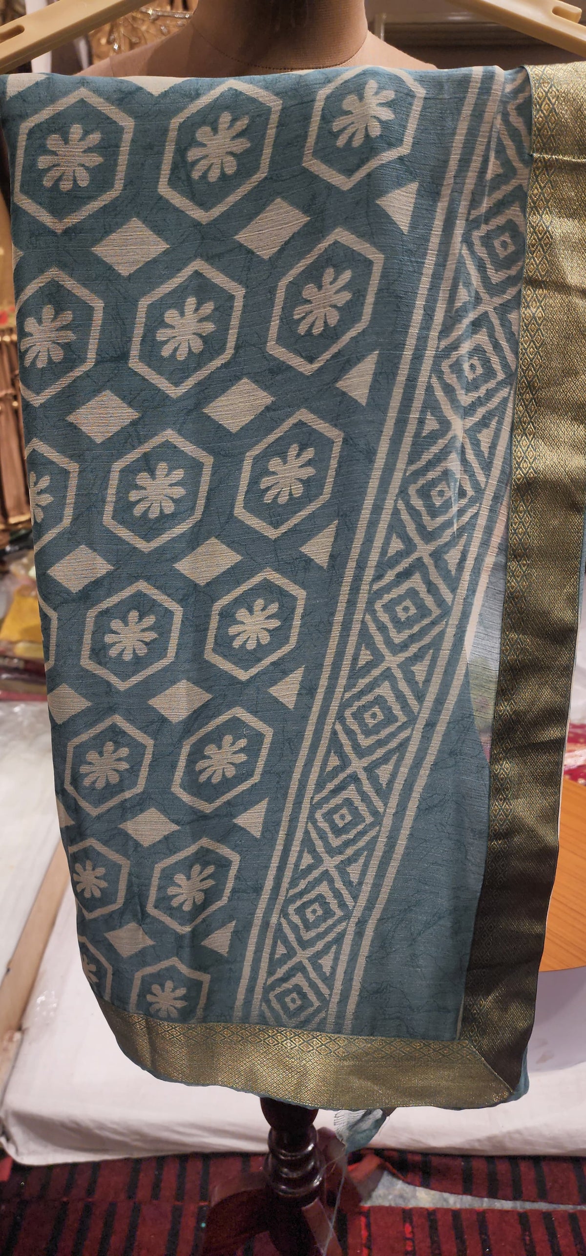 Saree (G000NA)