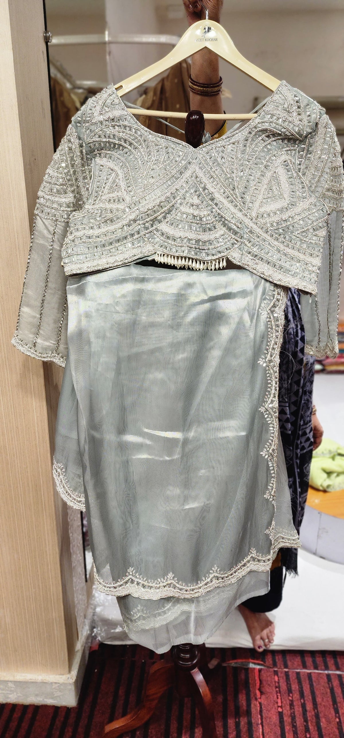 Saree (G01D2)